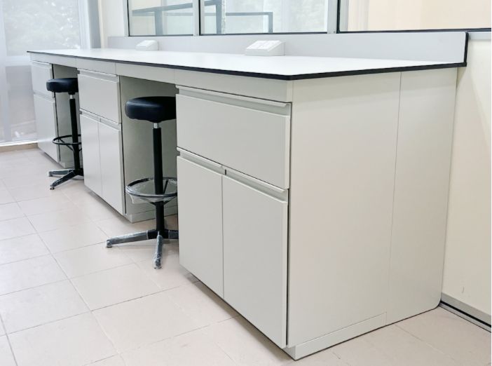 Lab Bench & Cabinet